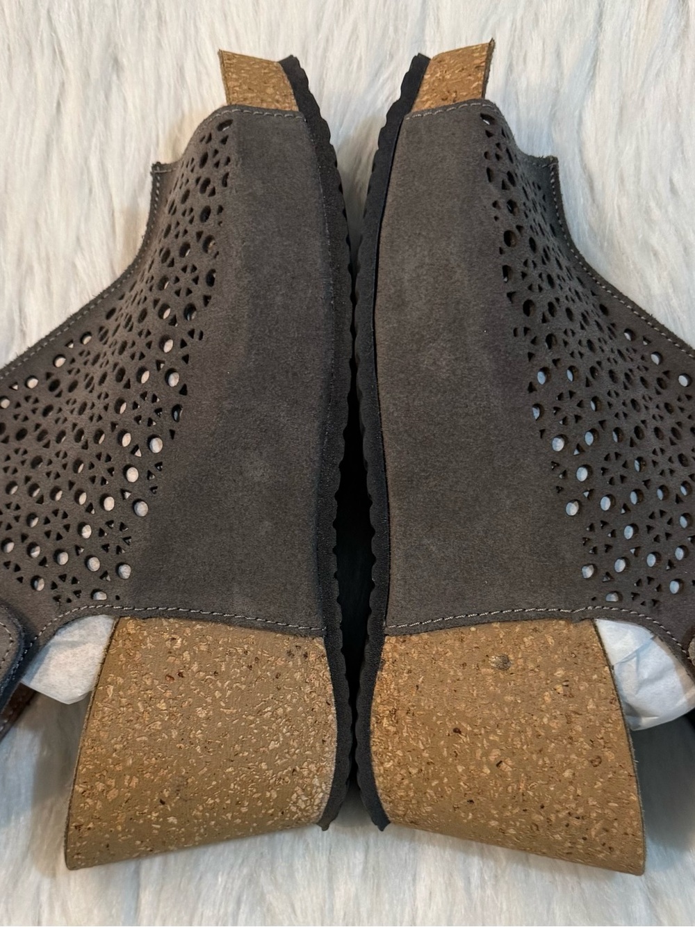 Bio-Gold Women’s Platform Wedge Sandals Perforated Suede Cork Gray Size 8 EUC - Picture 5 of 10